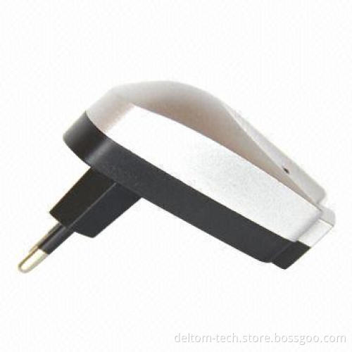 Universal USB Travel Charger, Ideal for iPad, Digital Cameras and Mobile Phones
